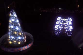 Курьезы: как трактора танцуют танго вокруг новогодней елки. Видео