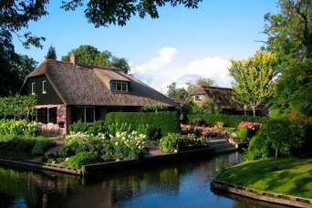 Как выглядит единственная деревня в мире, где нет дорог