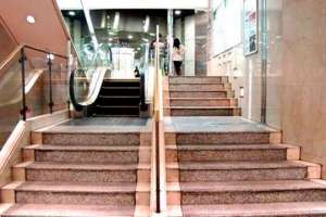 Строительный прикол: эскалатор, высотой 83 см