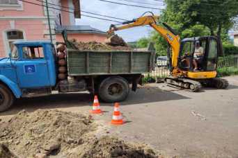 У Винниках замiнили аварiйний водопровод