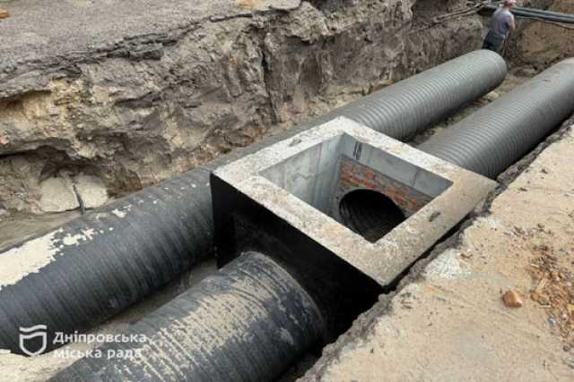 У Днiпрi закiнчують перший етап ремонту зливового колектора