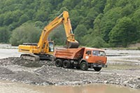 Под Львовом для ремонта сельской дороги местные незаконно добывали гравий