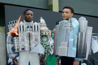 Пуховики украсили 3D зданиями