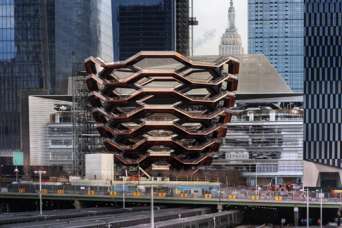 Смотровую площадку-лестницу закрыли для самоубийц