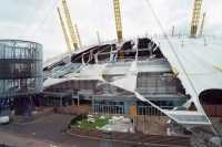 Шторм сорвал крышу с "Купола тысячелетия"