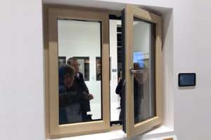 Разработана технология оклейки ПВХ-профиля натуральным деревом