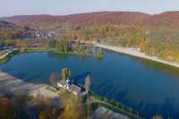 Землю вокруг озера дешево продали под базу отдыха футболистов