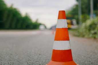 На дорогах Закарпаття не можуть вiдремонтувати ями