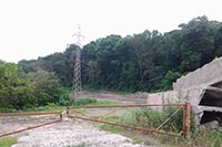 Территорию оборонного ГП в Киеве превратили в склад стройтехники