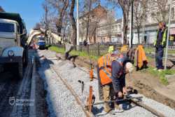 У Днiпрi ремонтують аварiйнi дiлянки трамвайних колiй