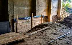 На логiстичному коридорi до ЄС пiдсилюють берегову опору моста