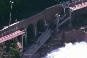 Море разрушило новую велодорожку