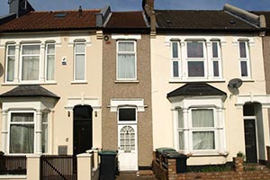 В Лондоне почти за 400 000 долларов продан дом, шириной 2 метра 