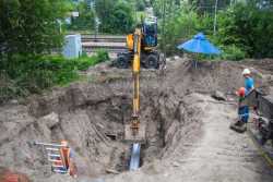 У Києвi замiнили дiлянку тепломережi пiд залiзничними колiями без перекриття руху потягiв