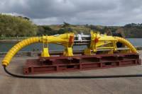 Изобретены самые большие в мире электрическая розетка и вилка. Видео