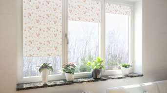 Как почистить рулонные шторы: простые и доступные методики