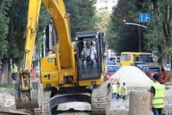 На ремонте улицы во Львове взялись за коллектор