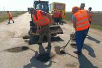 У Полтавськiй областi лiквiдовують ямковiсть на автодорозi Н-08 Бориспiль-Марiуполь