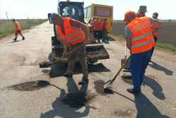 У Полтавськiй областi лiквiдовують ямковiсть на автодорозi Н-08 Бориспiль-Марiуполь