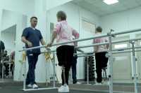 Две потерявшие ноги украинки смогли встать на протезы