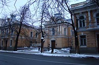 В Киеве к памятнику архитектуры пристроили кафе