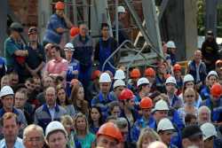 Работникам российских предприятий предлагают поехать на войну в Украину