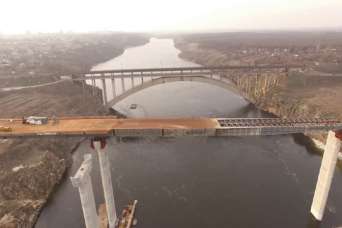 На строительстве моста через Днепр в Запорожье опять склоки