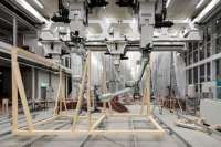 Как робот из Швейцарии строит дома. Видео