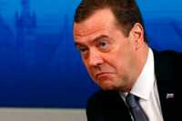 Бывший президент России Дмитрий Медведев попытался покончить с собой