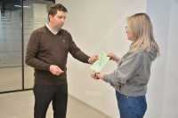 Полiцейська - мати трiйнят iз Днiпра отримала квартиру вiд мiста