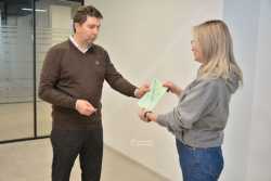 Полiцейська - мати трiйнят iз Днiпра отримала квартиру вiд мiста